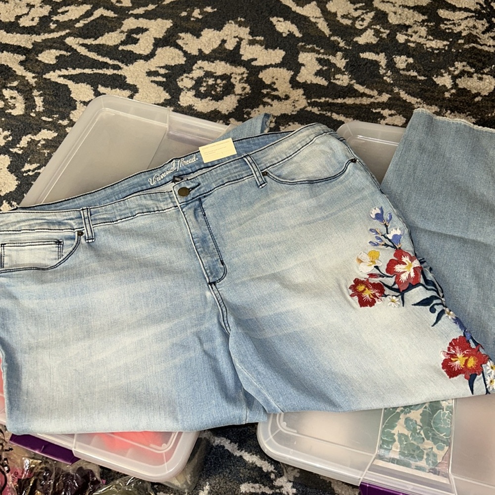 NWT Universal Thread embroidered jeans - Picture 5 of 13